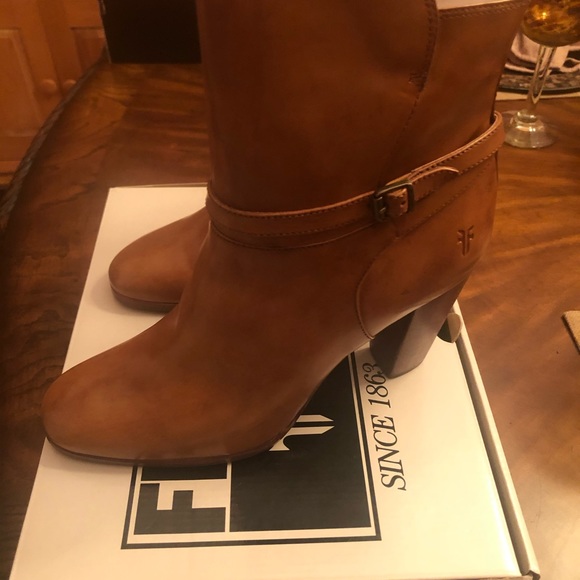 New with tags Camel Frye Boots - Picture 3 of 4